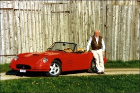Peter Lorenz vor dem Silver Falcon Serie 1 Nummer 6002